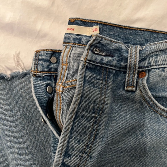 Levi’s Wedgie Jeans - Picture 3 of 5